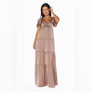 Show Me Your Mumu Nicole Maxi Dress size Medium Dune short sleeve luxe satin M
